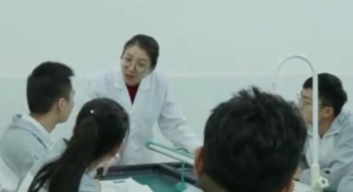 第五屆全國高中生物實驗教學微課視頻錄像《壓榨+蒸餾—橘皮精油提取的改進探究》江西省贛州