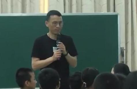 五年級的群文閱讀課《我來寫一首詩——半輪月》蔣軍晶